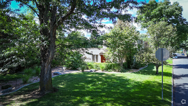 Building Photo - 2501 S Columbine St Rental