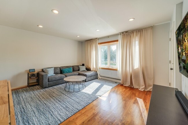 Building Photo - 565 Central Ave Unit 1
