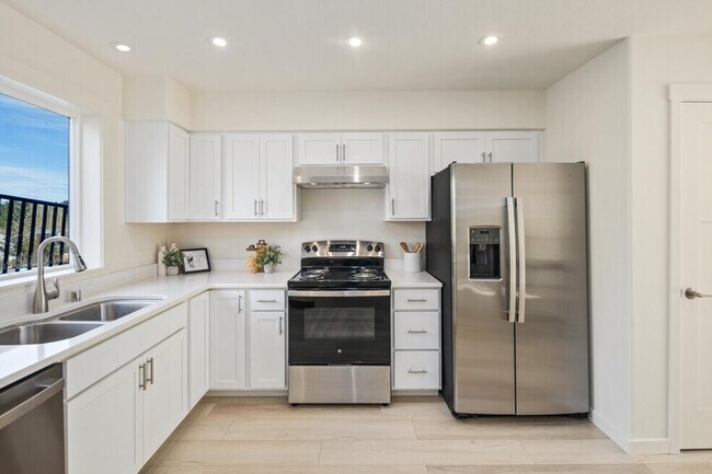 Photo - 1032 Guard St