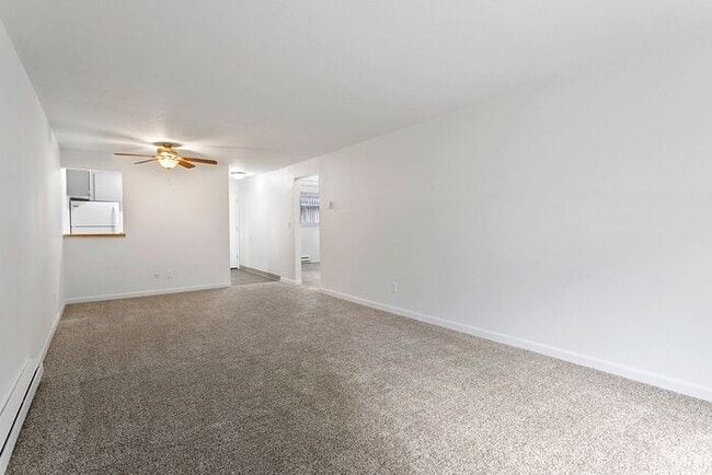 Building Photo - Beautifully Updated 2 bedroom 1 bath! Pets... Rental