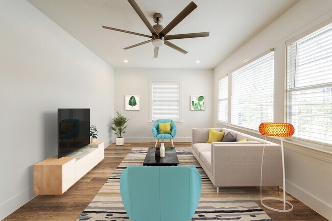 Photo - 2018 Remodeled 3 bed / 2 bath - wood / tile floors, fenced yard. Hyde Park / Downtown