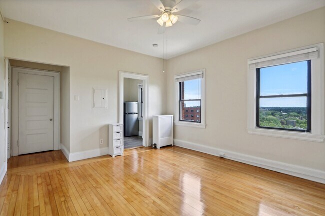 Photo - 1482 Beacon St