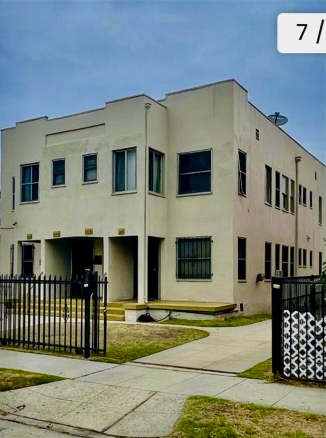 Building Photo - 149 W 41st Pl Unit 149 41st Place Rental