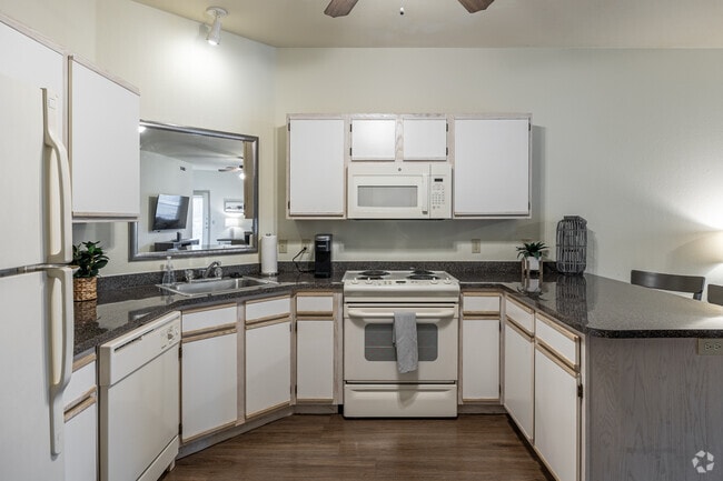 2BR, 2BA - 1,093SF - Kitchen