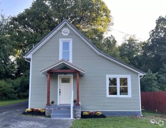 Building Photo - 106 E Frazier Ave Rental