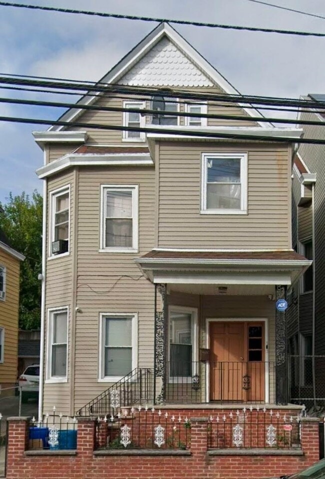 Building Photo - 818 Madison Ave Unit 3