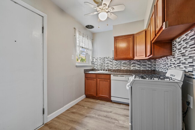 Photo - 1441 Lincoln Way Unit B