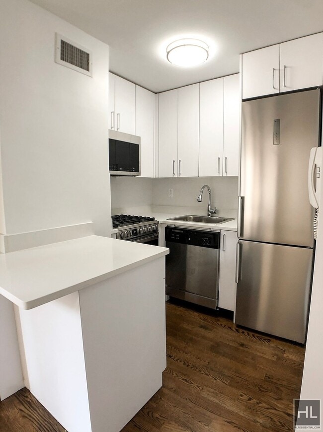 Building Photo - 5 AVENUE Unit 10D Rental