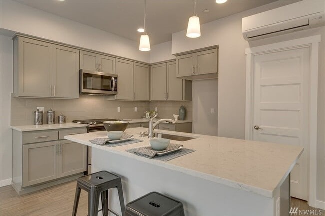 LIKE NEW RENTAL ~ The Forest on Filbert! - LIKE NEW RENTAL ~ The Forest on Filbert!