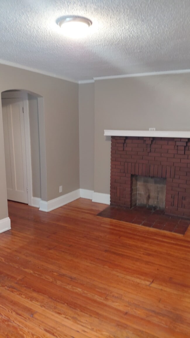 128 Louis Ave