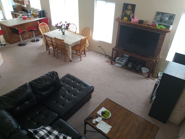 Photo - 870 Waterview Dr
