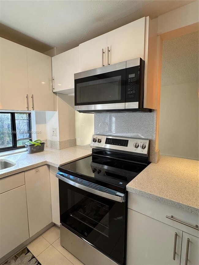 Building Photo - 17021 N Bay Rd Unit 226