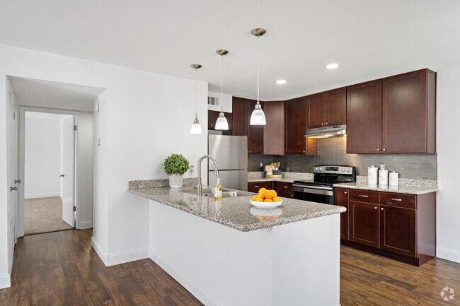 Building Photo - $500 OFF? Yes, Please! Find Your New Home ... Unit APF2