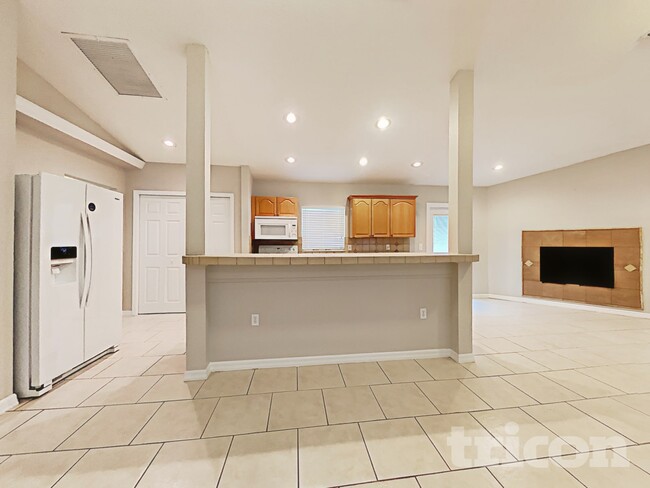 Photo - 13210 Maple St