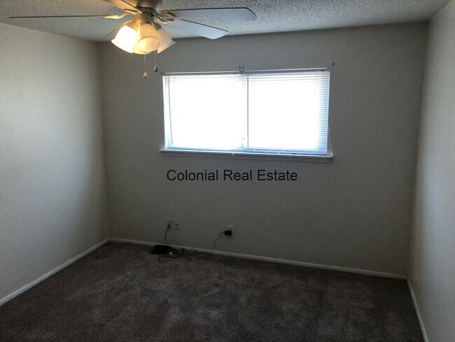 Photo - Spacious 2 Bedrooms 1 bathroom  Apartment For Rent