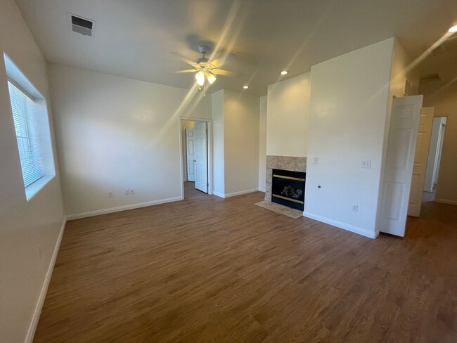 Photo - 531 Yellow Meadow Ct Apartamento Unidad A