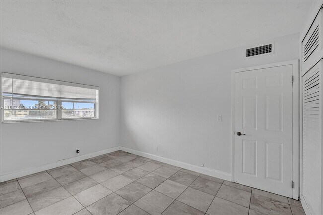 Photo - 2716 NE 30th Pl