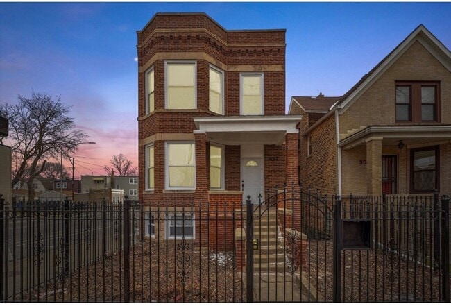 Building Photo - 957 N Central Park Ave