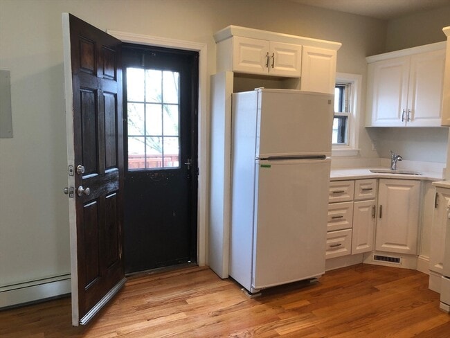 Photo - 176 W Sixth St Unit 2