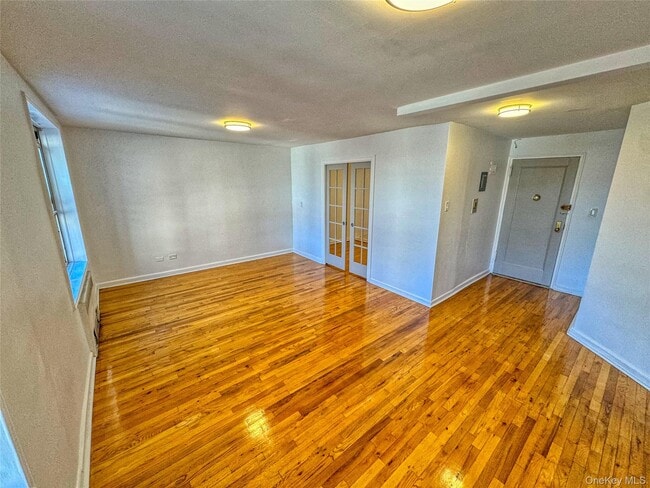 Photo - 67-25 Dartmouth St Unit 3L