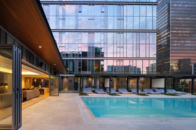 Building Photo - Figueroa Eight