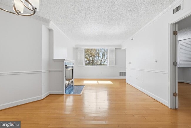 Building Photo - 1276 N Wayne St Unit 319