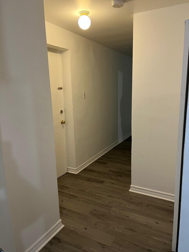 Photo - 2448 Carling Ave Unité 403