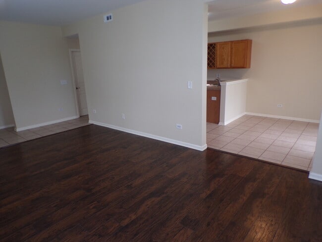 Photo - 120 W Buckingham Dr