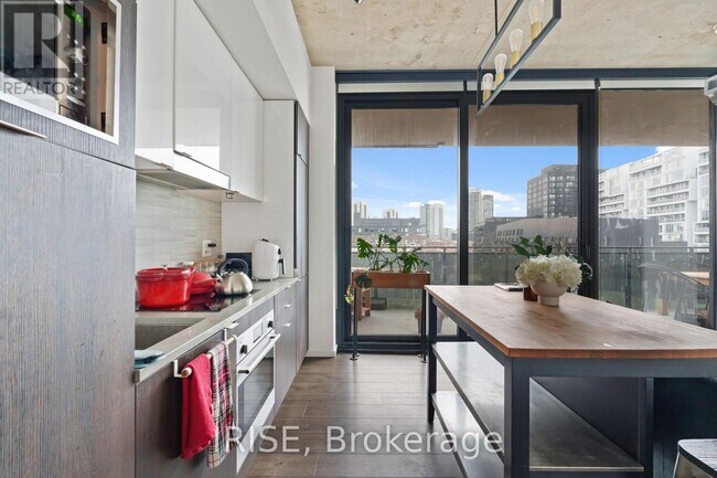 Photo - 21 Lawren Harris Square Unit 613