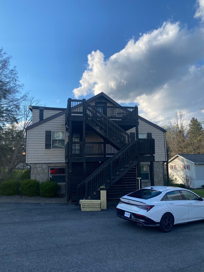 Building Photo - 1637 Otlahurst Dr Unit 1637 Otlahurst Dr Apt 7