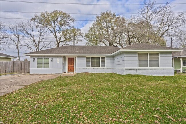 Photo - 4810 Saxon St