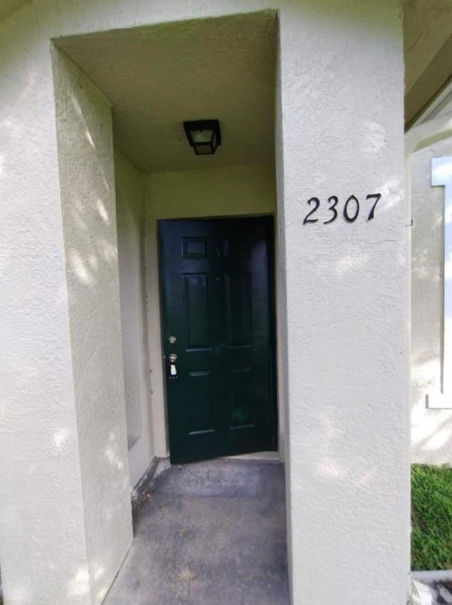 2307 Belmont Ln