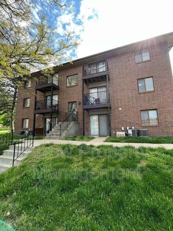 Building Photo - 3405 Holdrege St