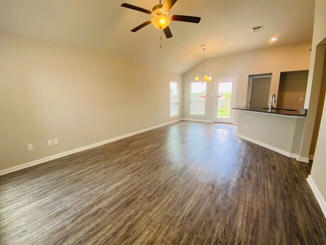 Photo - Charming and well-maintained home in a convenient Temple location