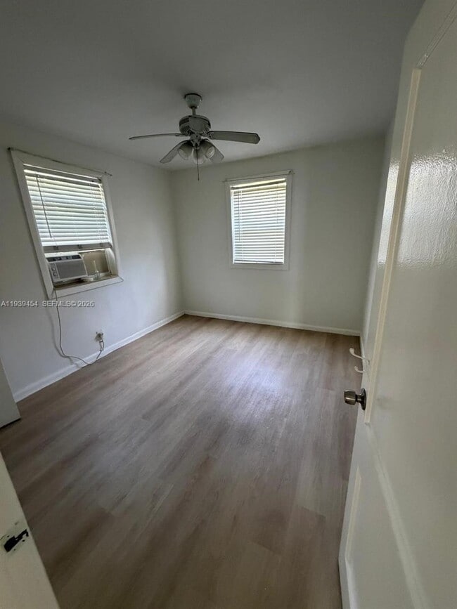 Building Photo - 319 Tyler St Unit 2