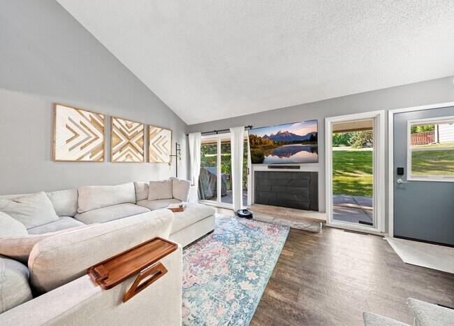 2133 Tamarin Trail