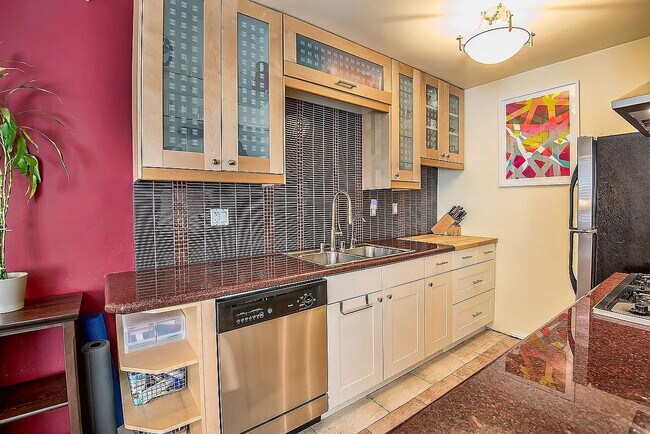 "Charming 1-Bedroom Retreat in Prime Santa Monica Location – Welcome Home!"