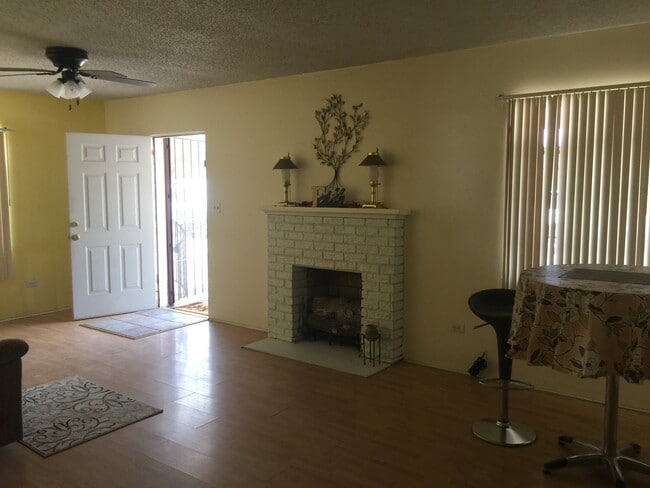 Photo - 300 S Iron St Unit House