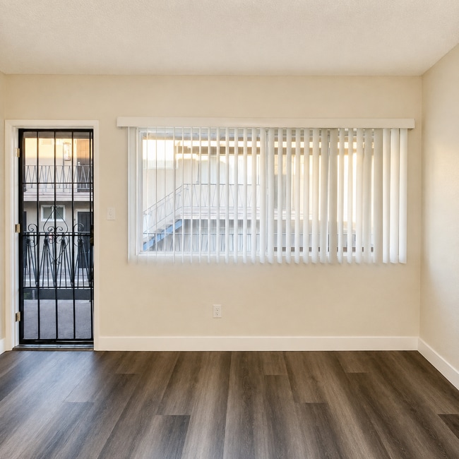 Photo - 821 Glenway Drive