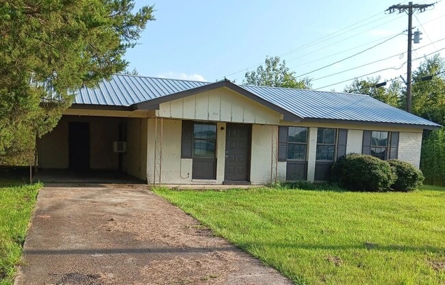 Building Photo - 2937 Green Tee Rd