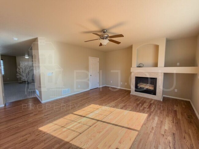 Photo - 7819 Notre Way