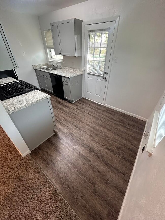 Photo - 718 Sunny Ln