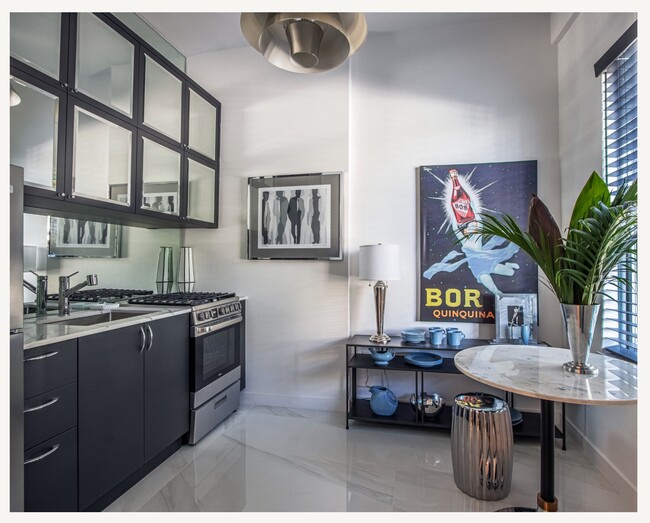 Photo - 2421 Lake Pancoast Dr Unidad 1c