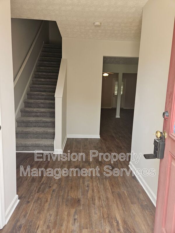 Photo - 2019 Grove Way