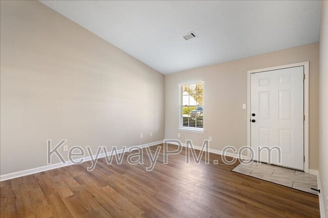 Photo - 517 Edgecliff Ln