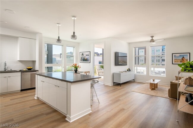 Building Photo - 11055 S Las Vegas Blvd Unit 2001