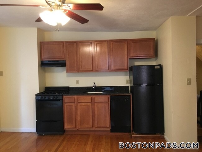 Photo - 145 Endicott St Unidad 4