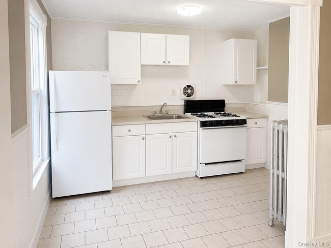 Building Photo - 115 Vineyard Ave Unit B