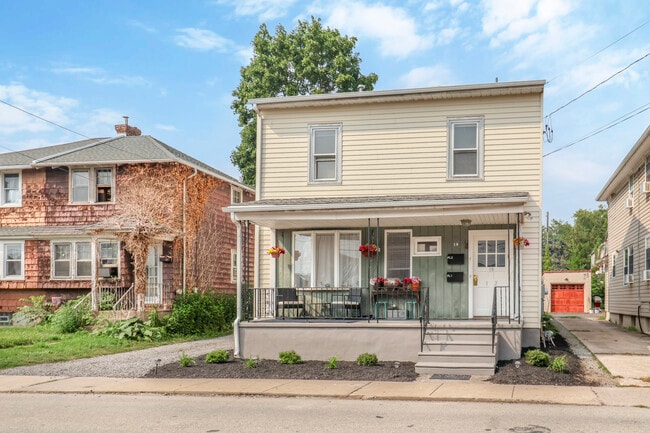 Building Photo - 19 E Montgomery Ave Unit 2