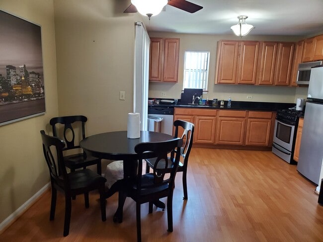 Photo - 116 Gant Cir Unit H
